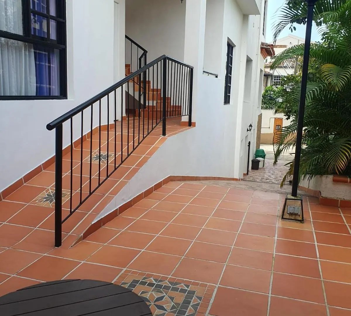 Cali Granada Comodo Y Central Apartamento Con Parqueo 0*,